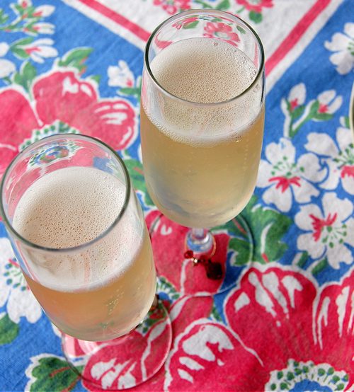 champagneglasses1